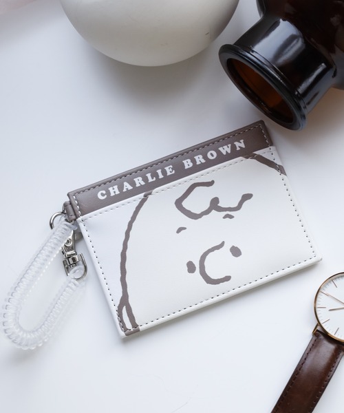 FUNALIVE（ファンアライブ）の「SNOOPY スヌーピー シングルパスケース 合皮（パスケース・レディース・ブルー/ブラウン/パープル/イエロー/グリーン/ベージュ/ホワイト系・FREE）」の10枚目の写真