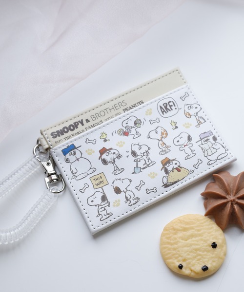 FUNALIVE（ファンアライブ）の「SNOOPY スヌーピー シングルパスケース 合皮（パスケース・レディース・ブルー/ブラウン/パープル/イエロー/グリーン/ベージュ/ホワイト系・FREE）」の12枚目の写真