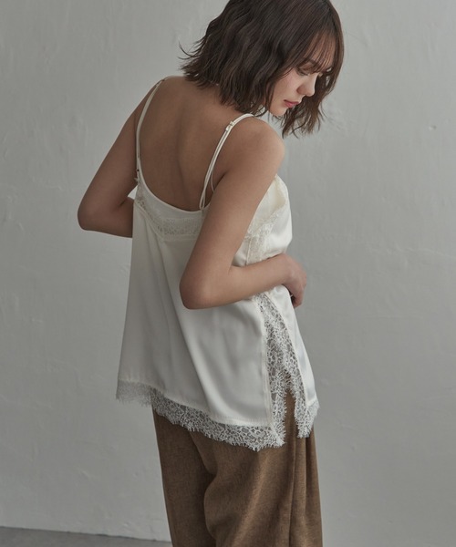 notch.(ノッチ)の「サイドスリットレースサテンキャミ(キャミソール・レディース・オフホワイト/ブラック・M)」の1枚目の写真
