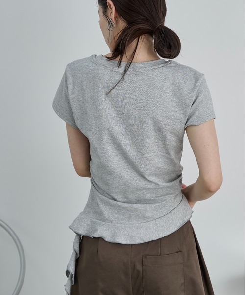 LOSCa(ロスカ)の「アシンメトリーフリルTシャツ(Tシャツ/カットソー・レディース・ブラック/グレー/オフホワイト・FREE)」の5枚目の写真