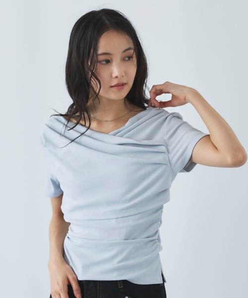 archives(アルシーヴ)の「【ONかわ】ハーフスリーブクロスタックドレープオフショルTOPS(Tシャツ/カットソー・レディース・ブルー/アイボリー/ブラック・MEDIUM)」の3枚目の写真