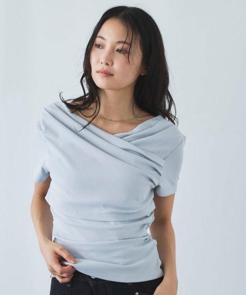archives(アルシーヴ)の「【ONかわ】ハーフスリーブクロスタックドレープオフショルTOPS(Tシャツ/カットソー・レディース・ブルー/アイボリー/ブラック・MEDIUM)」の4枚目の写真