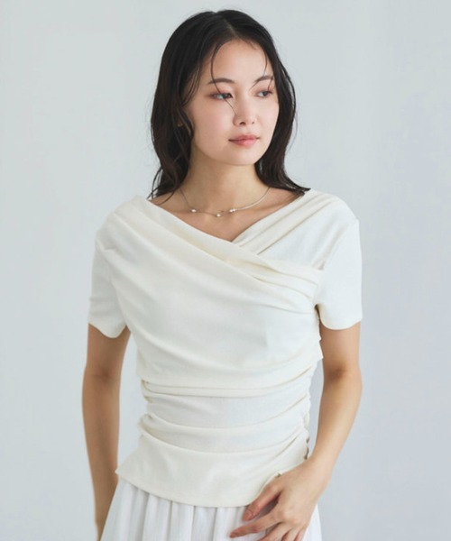 archives(アルシーヴ)の「【ONかわ】ハーフスリーブクロスタックドレープオフショルTOPS(Tシャツ/カットソー・レディース・ブルー/アイボリー/ブラック・MEDIUM)」の16枚目の写真