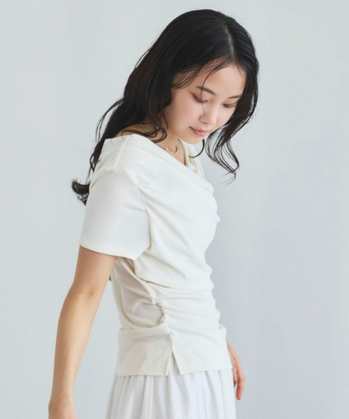 archives(アルシーヴ)の「【ONかわ】ハーフスリーブクロスタックドレープオフショルTOPS(Tシャツ/カットソー・レディース・ブルー/アイボリー/ブラック・MEDIUM)」の17枚目の写真