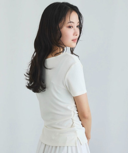archives(アルシーヴ)の「【ONかわ】ハーフスリーブクロスタックドレープオフショルTOPS(Tシャツ/カットソー・レディース・ブルー/アイボリー/ブラック・MEDIUM)」の18枚目の写真