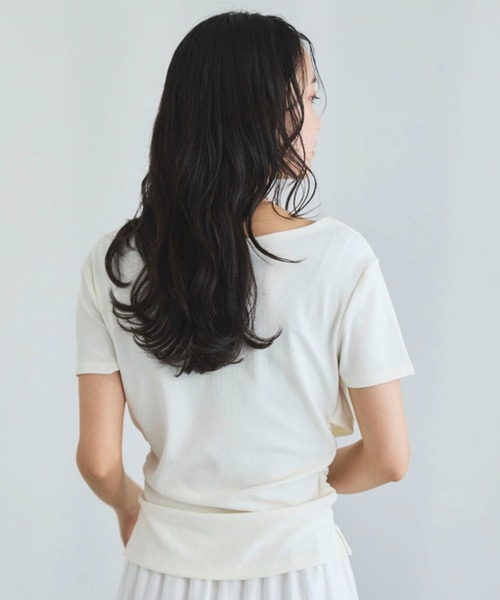 archives(アルシーヴ)の「【ONかわ】ハーフスリーブクロスタックドレープオフショルTOPS(Tシャツ/カットソー・レディース・ブルー/アイボリー/ブラック・MEDIUM)」の20枚目の写真