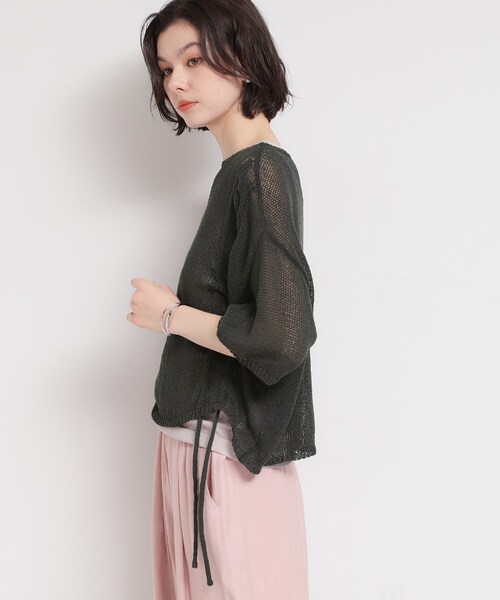 THE SHOP TK (ザ ショップ ティーケー )の「軽やかなレイヤードスタイルに ドロストメッシュニット(ニット/セーター・レディース・ピンク/スミクロ/ライトベージュ・13/12)」の15枚目の写真