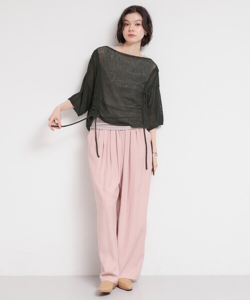 THE SHOP TK (ザ ショップ ティーケー )の「軽やかなレイヤードスタイルに ドロストメッシュニット(ニット/セーター・レディース・ピンク/スミクロ/ライトベージュ・13/12)」の16枚目の写真