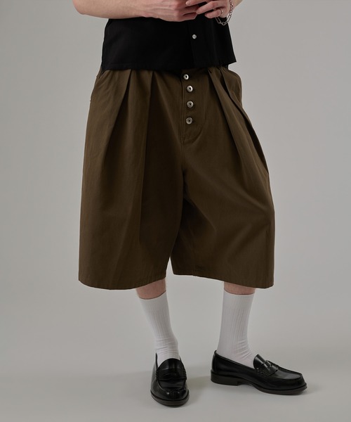 kutir（クティール）の「2TUCK CHINO JORTS／2タックチノジョーツ（その他パンツ・メンズ・オフホワイト/ブラック/カーキ/ベージュ・LARGE/MEDIUM/SMALL）」の4枚目の写真