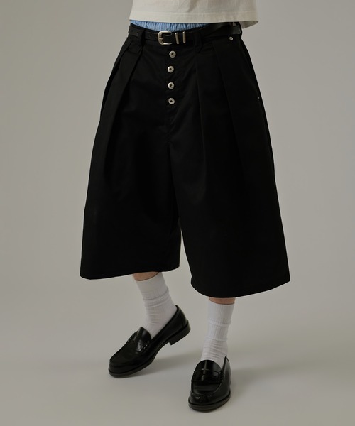 kutir（クティール）の「2TUCK CHINO JORTS／2タックチノジョーツ（その他パンツ・メンズ・オフホワイト/ブラック/カーキ/ベージュ・LARGE/MEDIUM/SMALL）」の3枚目の写真