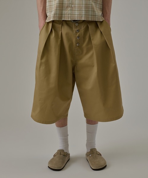 kutir（クティール）の「2TUCK CHINO JORTS／2タックチノジョーツ（その他パンツ・メンズ・オフホワイト/ブラック/カーキ/ベージュ・LARGE/MEDIUM/SMALL）」の16枚目の写真