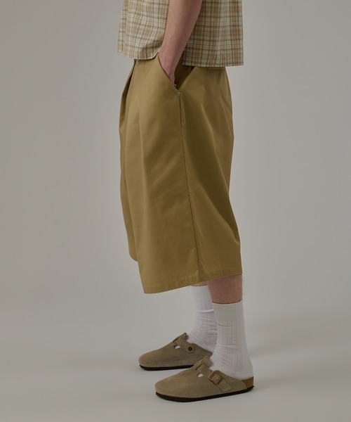 kutir（クティール）の「2TUCK CHINO JORTS／2タックチノジョーツ（その他パンツ・メンズ・オフホワイト/ブラック/カーキ/ベージュ・LARGE/MEDIUM/SMALL）」の17枚目の写真