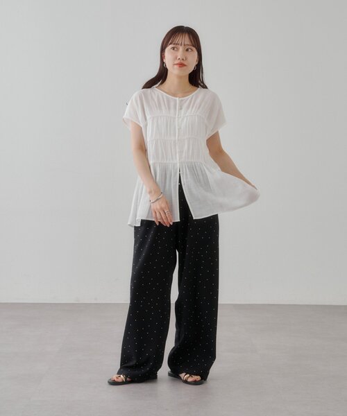 DISCOAT(ディスコート)の「ヨウリュウギャザーフレンチスリーブブラウス(シャツ/ブラウス・レディース・アイボリー/モカ/ネイビー/ブラック/グリーン系/オフホワイト・FREE)」の9枚目の写真