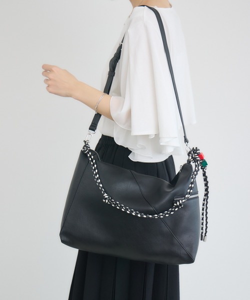 KATHARINE ROSS（キャサリンロス）の「【Desigual/デシグアル】ハーフロゴショルダーバッグ  M（ショルダーバッグ・レディース・ブラック/ホワイト・MEDIUM）」の8枚目の写真