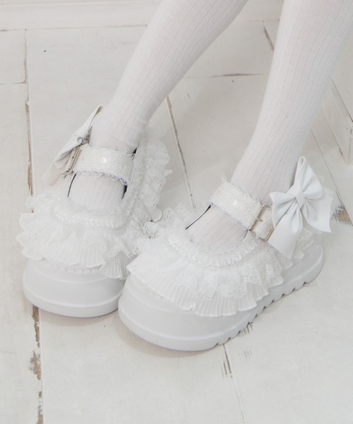 Whinny（ホワイニー）の「Whinny/ときめきふりるプリンセスシューズ（パンプス・レディース・ブラック/ホワイト・MEDIUM/LARGE）」の2枚目の写真