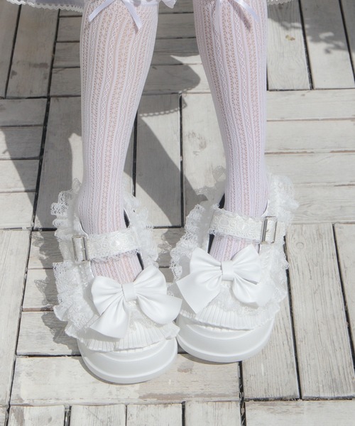 Whinny（ホワイニー）の「Whinny/ときめきふりるプリンセスシューズ（パンプス・レディース・ブラック/ホワイト・MEDIUM/LARGE）」の4枚目の写真