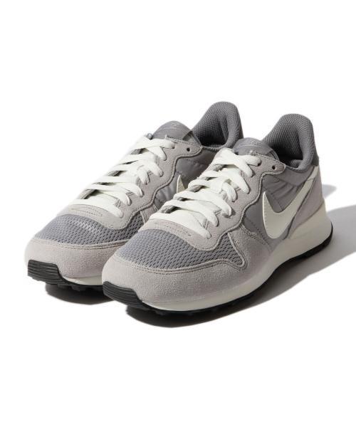 B:MING by BEAMS(ビーミングバイビームス)の「NIKE / インターナショナリスト(ライトグレー)(スニーカー・メンズ・ライトグレー・26.0cm/26.5cm/27.5cm/28.0cm/27.0cm)」の3枚目の写真