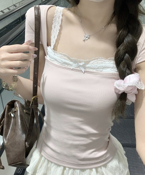 AMAJI（アマジ）の「スクエアネック レース フェイクレイヤード 半袖Tシャツ（Tシャツ/カットソー・レディース・ライトピンク/ライトブルー・X-LARGE/LARGE/MEDIUM/SMALL）」の4枚目の写真