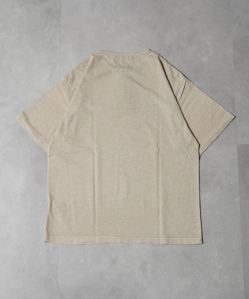 1111clothing(ワンフォークロージング)の「ピグメント ヘンリーネック Tシャツ / Pigmented Henley Neck T-Shirt(Tシャツ/カットソー・メンズ・ブラック/ブラウン/グレイッシュベージュ・L/M)」の7枚目の写真