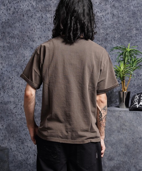 1111clothing(ワンフォークロージング)の「ピグメント ヘンリーネック Tシャツ / Pigmented Henley Neck T-Shirt(Tシャツ/カットソー・メンズ・ブラック/ブラウン/グレイッシュベージュ・L/M)」の5枚目の写真