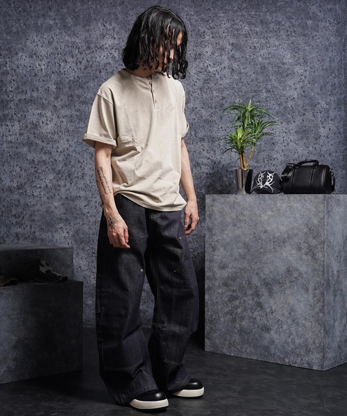 1111clothing(ワンフォークロージング)の「ピグメント ヘンリーネック Tシャツ / Pigmented Henley Neck T-Shirt(Tシャツ/カットソー・メンズ・ブラック/ブラウン/グレイッシュベージュ・L/M)」の12枚目の写真
