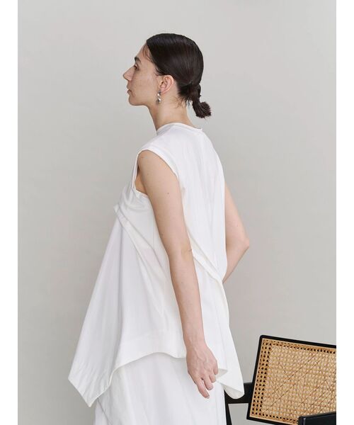 UN3D.（アンスリード）の「TUCK DRAPE SLEEVELESS TOP / タックドレープスリーブレストップ（Tシャツ/カットソー・レディース・ホワイト/ブラック・FREE）」の3枚目の写真