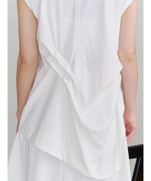 UN3D.（アンスリード）の「TUCK DRAPE SLEEVELESS TOP / タックドレープスリーブレストップ（Tシャツ/カットソー・レディース・ホワイト/ブラック・FREE）」の6枚目の写真