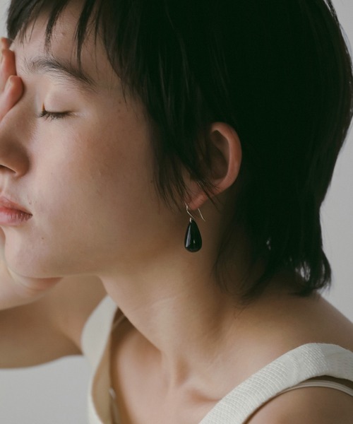 anuke(アンヌーク)の「Black Drop Pierce(ピアス(両耳用)・レディース・ブラック・FREE)」の2枚目の写真