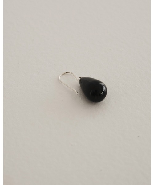anuke(アンヌーク)の「Black Drop Pierce(ピアス(両耳用)・レディース・ブラック・FREE)」の4枚目の写真