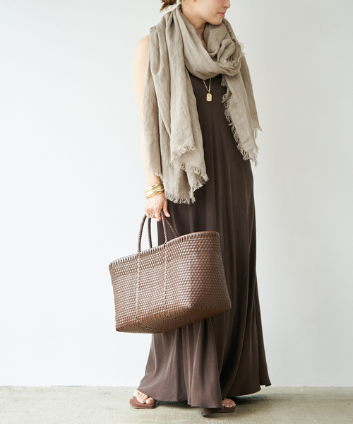 Deuxieme Classe(ドゥーズィエムクラス)の「【ASAUCE MELER/アソースメレ】110x210 LINEN STOLE(ストール/ショール・レディース・チャコールグレー/ベージュ・FREE)」の4枚目の写真
