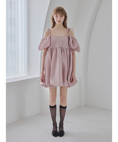 etre loin（エトルワン）の「バックリボンエンボスボリュームミニワンピース / Back ribbon embossed volume mini dress（ワンピース・レディース・ブラック/ホワイト/ピンクベージュ・M）」の15枚目の写真
