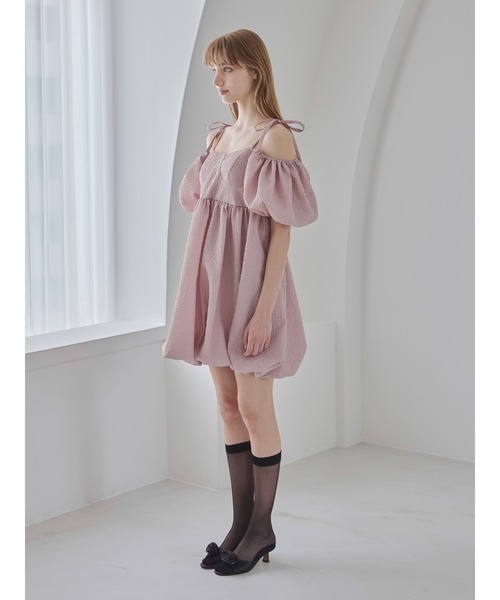 etre loin（エトルワン）の「バックリボンエンボスボリュームミニワンピース / Back ribbon embossed volume mini dress（ワンピース・レディース・ブラック/ホワイト/ピンクベージュ・M）」の16枚目の写真