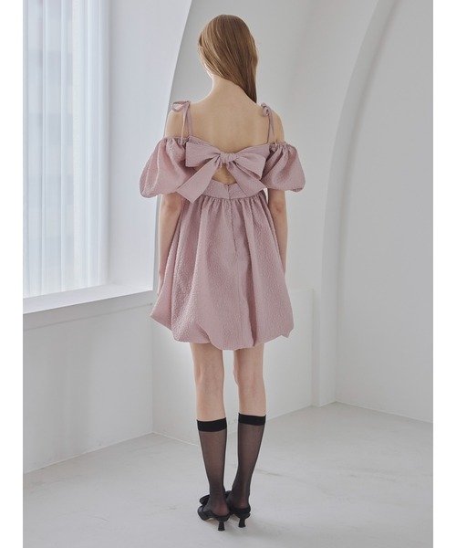 etre loin（エトルワン）の「バックリボンエンボスボリュームミニワンピース / Back ribbon embossed volume mini dress（ワンピース・レディース・ブラック/ホワイト/ピンクベージュ・M）」の18枚目の写真