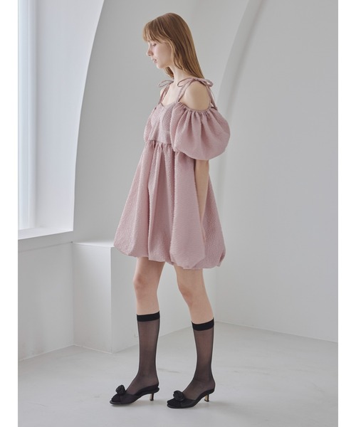etre loin（エトルワン）の「バックリボンエンボスボリュームミニワンピース / Back ribbon embossed volume mini dress（ワンピース・レディース・ブラック/ホワイト/ピンクベージュ・M）」の14枚目の写真