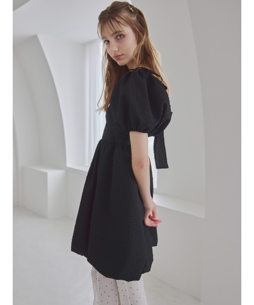 etre loin（エトルワン）の「バックリボンエンボスボリュームミニワンピース / Back ribbon embossed volume mini dress（ワンピース・レディース・ブラック/ホワイト/ピンクベージュ・M）」の21枚目の写真