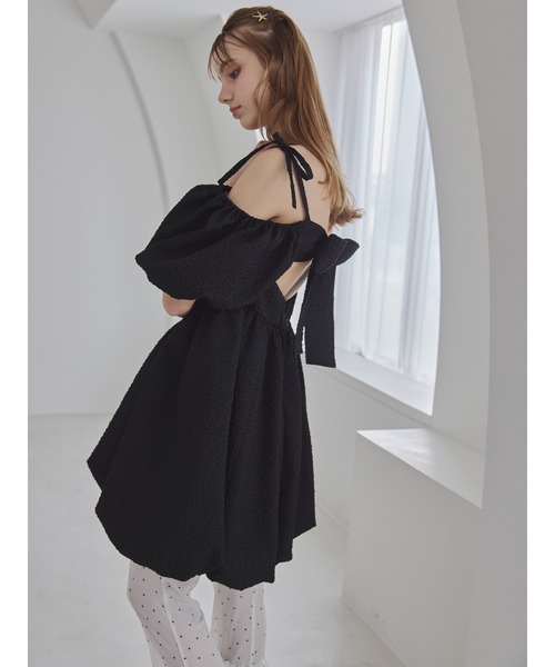 etre loin（エトルワン）の「バックリボンエンボスボリュームミニワンピース / Back ribbon embossed volume mini dress（ワンピース・レディース・ブラック/ホワイト/ピンクベージュ・M）」の8枚目の写真