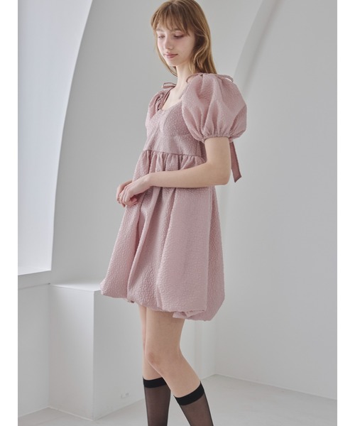 etre loin（エトルワン）の「バックリボンエンボスボリュームミニワンピース / Back ribbon embossed volume mini dress（ワンピース・レディース・ブラック/ホワイト/ピンクベージュ・M）」の11枚目の写真