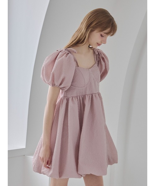 etre loin（エトルワン）の「バックリボンエンボスボリュームミニワンピース / Back ribbon embossed volume mini dress（ワンピース・レディース・ブラック/ホワイト/ピンクベージュ・M）」の12枚目の写真