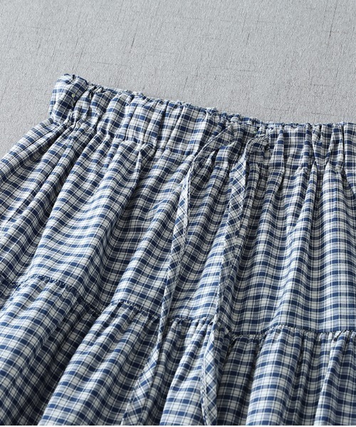 LUCPY(ラクピー)の「ギンガムチェックティアードロングスカート(スカート・レディース・グレー・MEDIUM/LARGE/X-LARGE/XX-LARGE)」の4枚目の写真