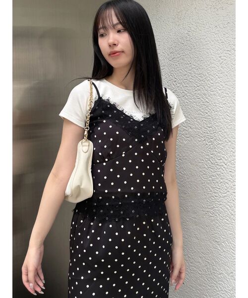 Now me. by NYLON JAPAN（ナウミーバイナイロンジャパン）の「ドット柄レース付きキャミソール（ワンピース・レディース・オフホワイト/ブラック・FREE）」の3枚目の写真