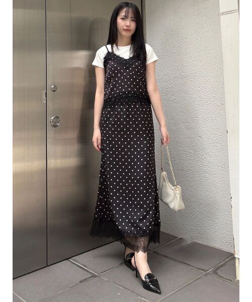 Now me. by NYLON JAPAN（ナウミーバイナイロンジャパン）の「ドット柄レース付きキャミソール（ワンピース・レディース・オフホワイト/ブラック・FREE）」の4枚目の写真
