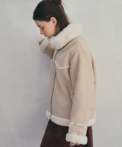 OURNOSTALGIA(アワー ノスタルジア)の「Big Collar Westie Mustang Jumper_Beige(O25-OT08)(ムートンコート・レディース・Beige・FREE)」の5枚目の写真