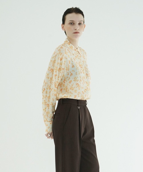 CLANE(クラネ)の「MABEL FLOWER SHIRT(シャツ/ブラウス・レディース・オレンジ/ブラック・2/1)」の5枚目の写真
