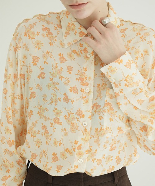 CLANE(クラネ)の「MABEL FLOWER SHIRT(シャツ/ブラウス・レディース・オレンジ/ブラック・2/1)」の6枚目の写真