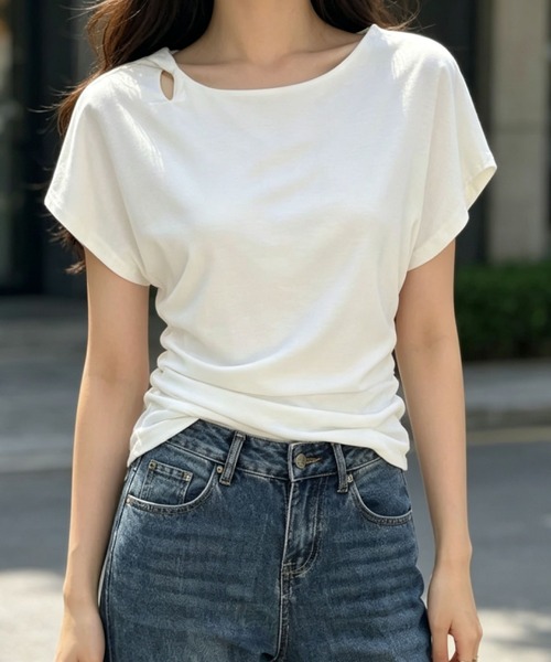 2ly2(トゥーリートゥー)の「肩スリット ドルマンスリーブカットソー(Tシャツ/カットソー・レディース・ブラック/ホワイト/ブラック×グレー/ホワイト×ブラック・FREE)」の2枚目の写真