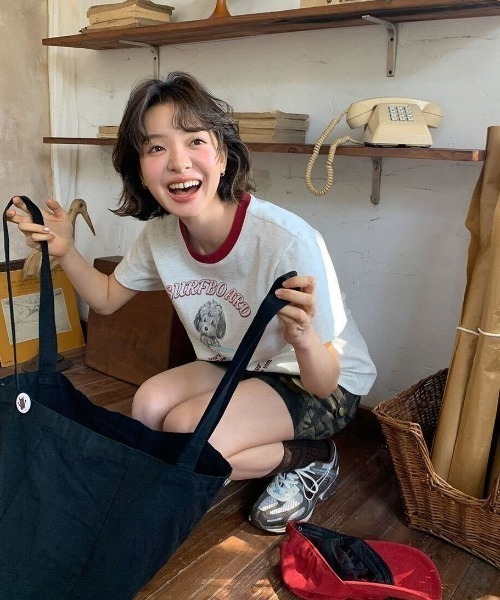 SHEPP(シープ)の「ドッグプリント バイカラーリンガー半袖Tシャツ トイプードル(Tシャツ/カットソー・レディース・ホワイト・L/M)」の9枚目の写真