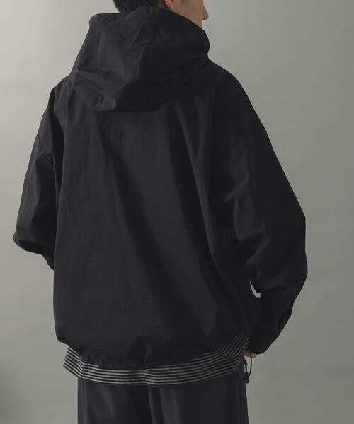 ITEMS URBANRESEARCH（アイテムズ アーバンリサーチ）の「タイプライターアノラックフーディアウター（その他アウター・メンズ・ベージュ/ブラック・MEDIUM/LARGE）」の9枚目の写真