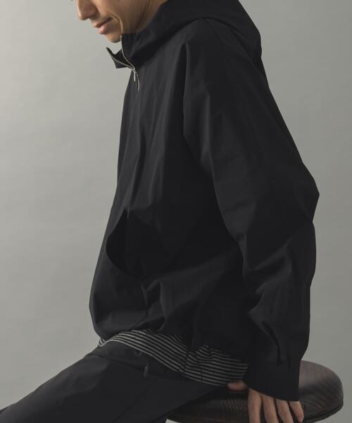 ITEMS URBANRESEARCH（アイテムズ アーバンリサーチ）の「タイプライターアノラックフーディアウター（その他アウター・メンズ・ベージュ/ブラック・MEDIUM/LARGE）」の11枚目の写真