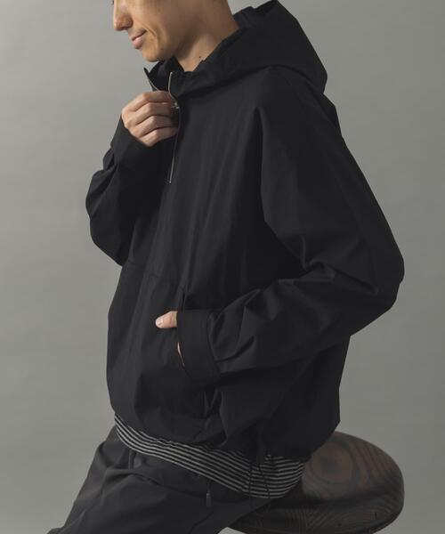 ITEMS URBANRESEARCH（アイテムズ アーバンリサーチ）の「タイプライターアノラックフーディアウター（その他アウター・メンズ・ベージュ/ブラック・MEDIUM/LARGE）」の12枚目の写真