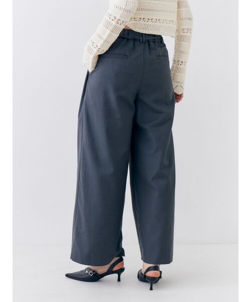 Ungrid(アングリッド)の「ウエストデザインボリュームパンツ(その他パンツ・レディース・チャコールグレー/ベージュ・SMALL/MEDIUM)」の6枚目の写真